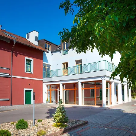 Hotell U Pramenu
